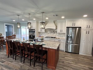 Fridge, microwave, oven, stovetop - Palm POOL & SPA Retreat near beautiful Florida Gulf Beaches (Seminole)