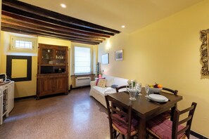 Dining - Piazza Lavagna 2 (Genoa)