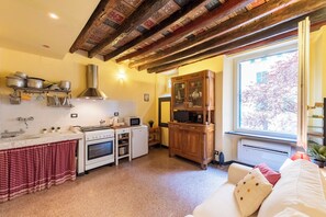 Standard-studiolejlighed (Piazza Lavagna 2) | Privat tekøkken | Køleskab, mikrobølgeovn, ovn, kogeplade