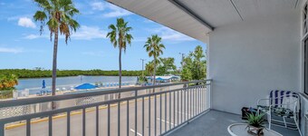 Watch the Dolphins Large Balcony Suite and Heated Pool