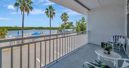 Watch the Dolphins Large Balcony Suite and Heated Pool