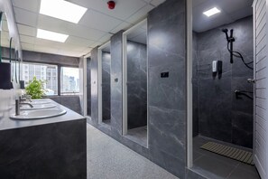 Bathroom - Kinboshi Hostel (Bangkok)