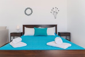 Studio | Internet - Kamari Sunset Escape With Santorini Views (Santorini)