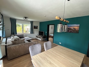 TV - Vacation apartment in a quiet location, directly on the premium hiking trails (Dahn)