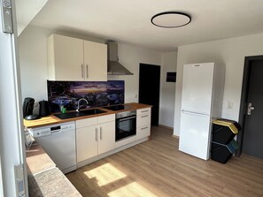 Oven, stovetop, dishwasher - Vacation apartment in a quiet location, directly on the premium hiking trails (Dahn)