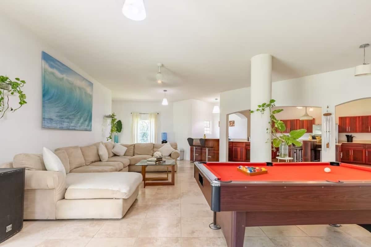 Deluxe Villa, Balcony, Sea View | Living room