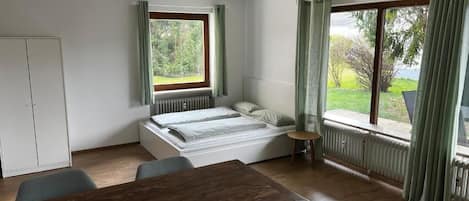 2 habitaciones, acceso a internet y ropa de cama