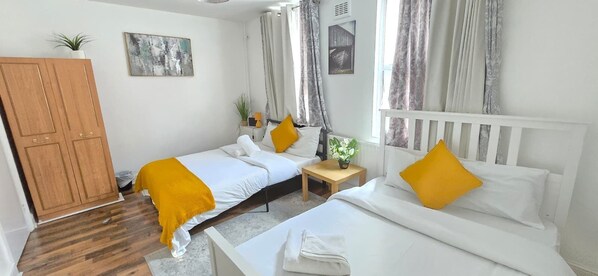 2 bedrooms, iron/ironing board, internet