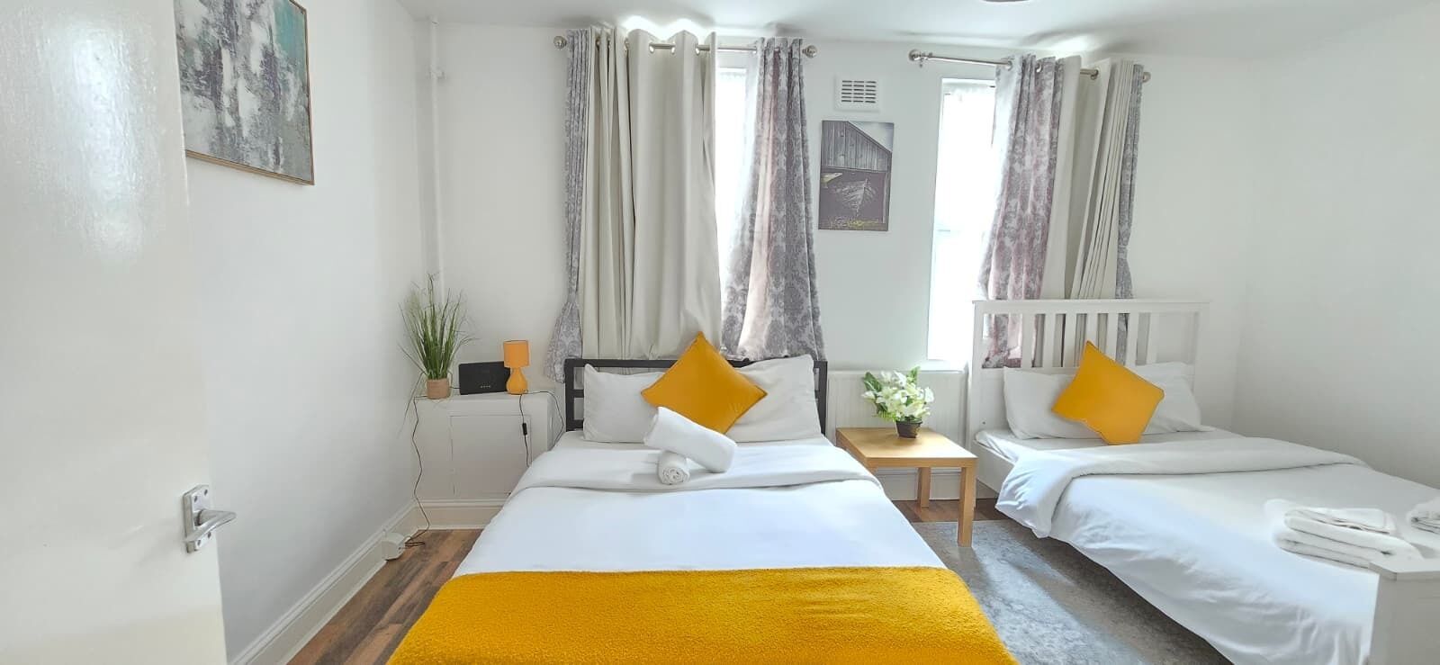 2 bedrooms, iron/ironing board, internet