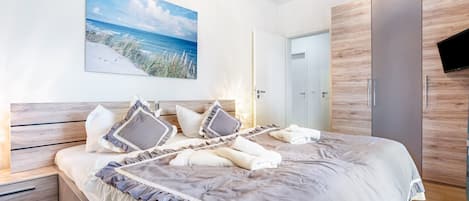 2 bedrooms, bed sheets