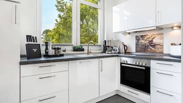 Geladeira, micro-ondas, fogão, cooktop