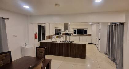 Bright and Spacious 3BR & Pool