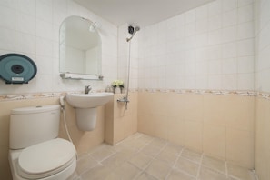Family Quadruple Room, City View | Bathroom | Hair dryer, towels, soap, shampoo