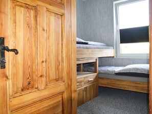 3 bedrooms, iron/ironing board, WiFi