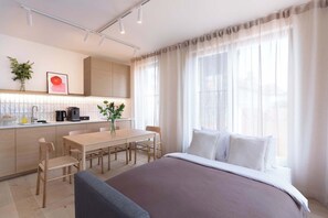 Iron/ironing board, travel crib, WiFi, bed sheets