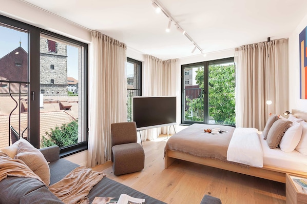 2 bedrooms, iron/ironing board, travel cot, WiFi