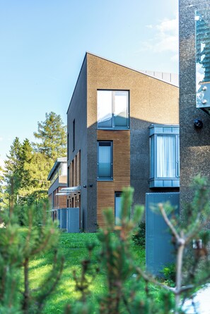 المنشأة من الخارج