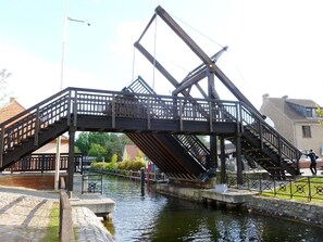 House | Pemandangan dari hartanah