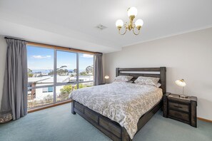 4 bedrooms, free WiFi