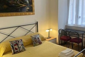 1 bedroom, desk, iron/ironing board, internet