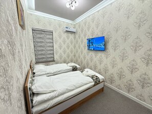 Iron/ironing board, WiFi