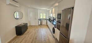 Jääkaappi, mikroaaltouuni, uuni, astianpesukone