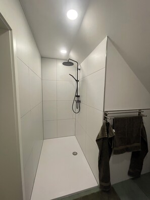 Shower, hair dryer, towels, soap - Stroke of luck (Wolfsburg)