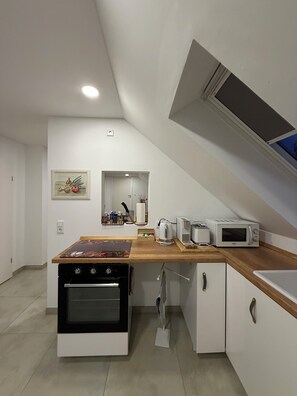 Coffee/tea maker, fridge, microwave, oven - A vacation in the countryside—unwind and enjoy nature.  (Wolfsburg)