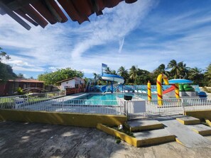 3 piscinas externas