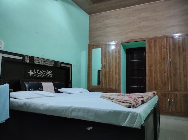 Comfort Room | Free WiFi