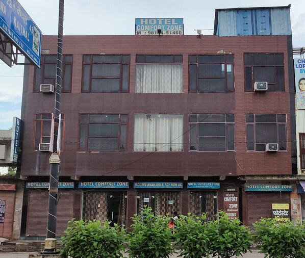 Fachada de la propiedad