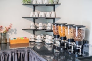 Daily continental breakfast (EUR 10 per person)