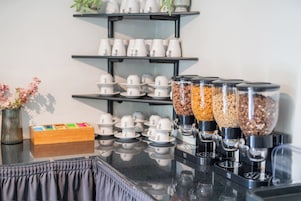 Se ofrece un desayuno continental (12 EUR por persona)