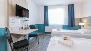 Comfort-Zweibettzimmer | Schreibtisch, VerdunkelungsvorhÀnge, kostenloses WLAN