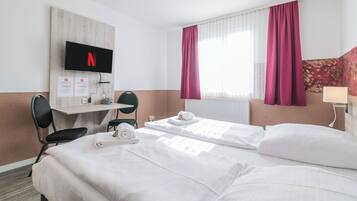 Comfort-Doppelzimmer | Schreibtisch, VerdunkelungsvorhÀnge, kostenloses WLAN