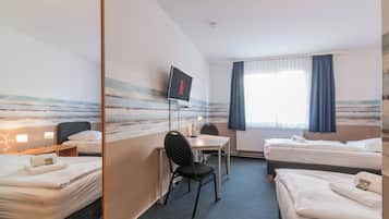 Basic-Zweibettzimmer | Schreibtisch, Verdunkelungsvorhänge, kostenloses WLAN