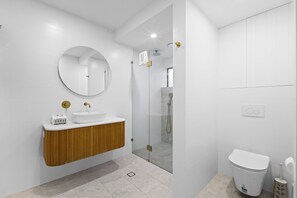 Deluxe Apartment, Balcony, City View | Bathroom - Beachside Bliss on Palm Avenue (Surfers Paradise)