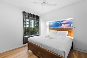 Deluxe Apartment, Balcony, City View | Iron/ironing board, free WiFi - Beachside Bliss on Palm Avenue (Surfers Paradise)