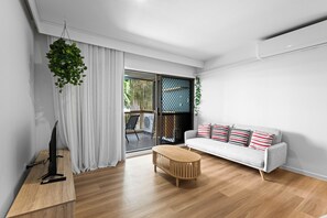 Deluxe Apartment, Balcony, City View | Living area - Beachside Bliss on Palm Avenue (Surfers Paradise)