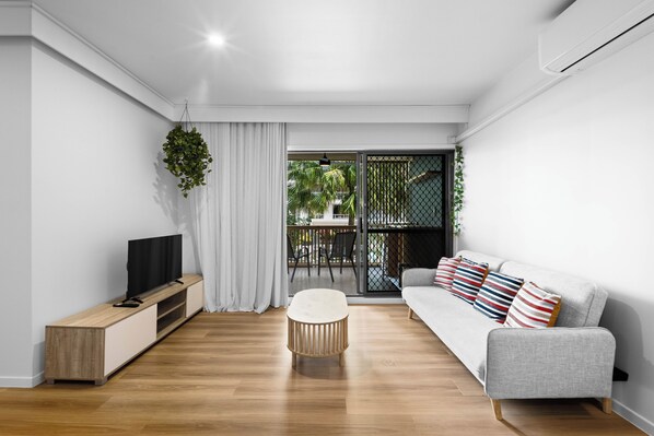 Departamento Deluxe, balcón, vista a la ciudad | Área de sala de estar