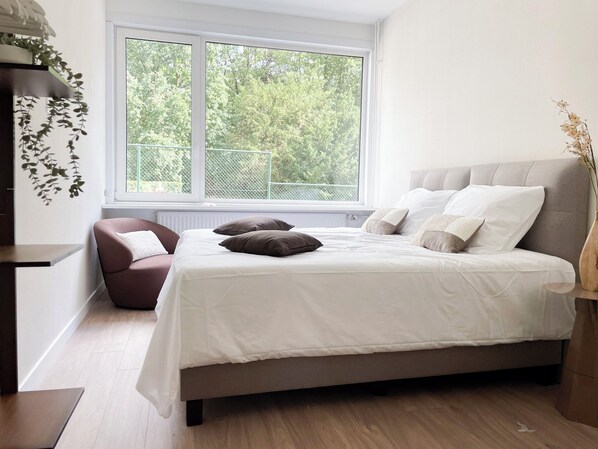 Free WiFi, bed sheets