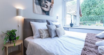 Con acceso a cocina completa compartida, baños compartidos con cerradura y aparcamiento gratuito en las instalaciones.