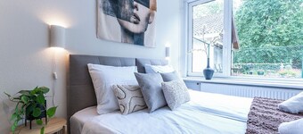 Need peace to focus? This quiet spot near University Tilburg offers an affordable stay with green surroundings, shared facilities, and easy access to campus.