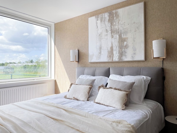 1 bedroom, desk, free WiFi, bed sheets