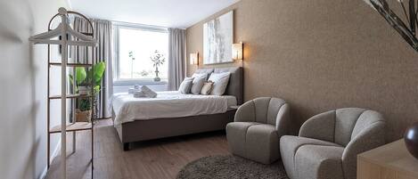 1 bedroom, desk, free WiFi, bed sheets