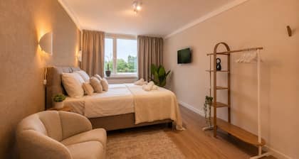 Enjoy the perfect balance of convenience and tranquility—close to Tilburg University yet set in a calm, green neighborhood. This private bedroom is ideal for students, visitors, and short stays.