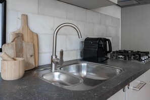 Microonde, forno, piano cottura, lavastoviglie