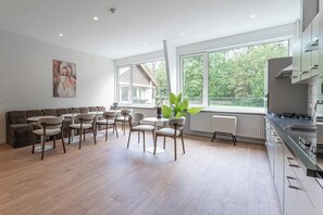 Microonde, forno, piano cottura, lavastoviglie