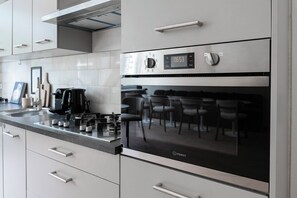 Microones, forn, placa de cuina i rentaplats