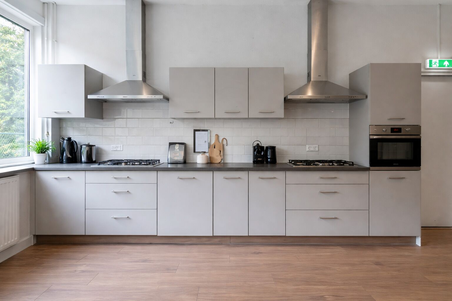 Microondas, horno, placa de cocina, lavavajillas